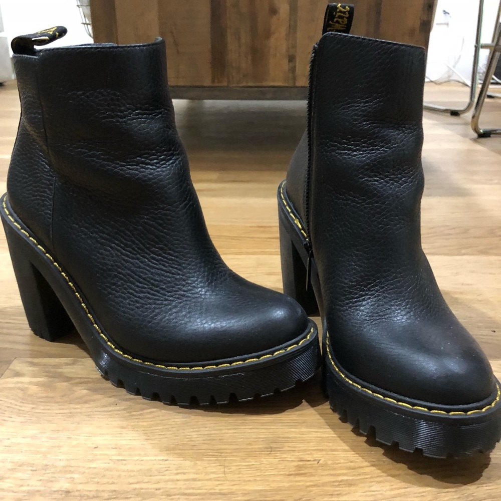 DR MARTENS Side ZIP Black Boot.